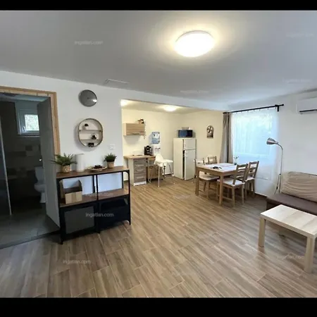 Félholdas Pagony B Apartman